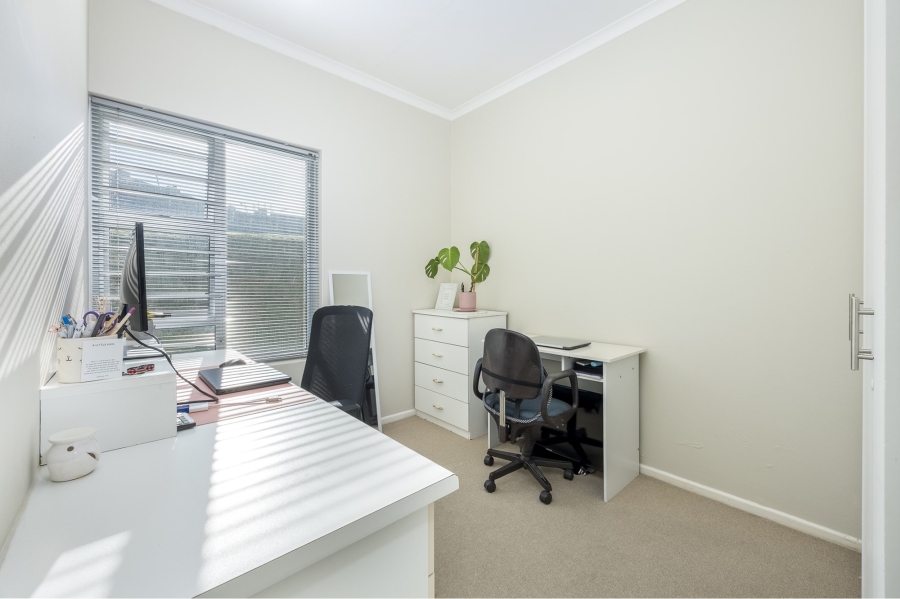 2 Bedroom Property for Sale in Loevenstein Western Cape
